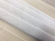 백색 100%년 폴리에스테를 일렬로 세우는 스포츠 착용을 위한 메시 직물이 80GSM에 의하여 뜨개질을 했습니다